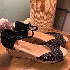 Tom's Platform Wedge Black Woven Crochet Shoes Women's Size 9W
